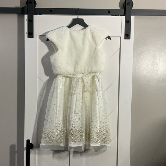 Like New Jona Michelle Girls sz 12 Ivory/gold holiday fancy party w/fur coat - Picture 5 of 7